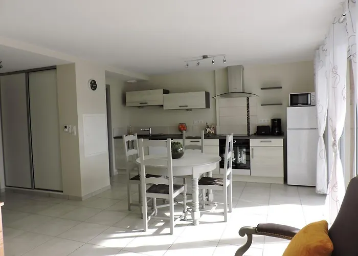 Appartement Avec Balcon Terrasse Plein Sud Proche Lac Et Centre Ville Wifi